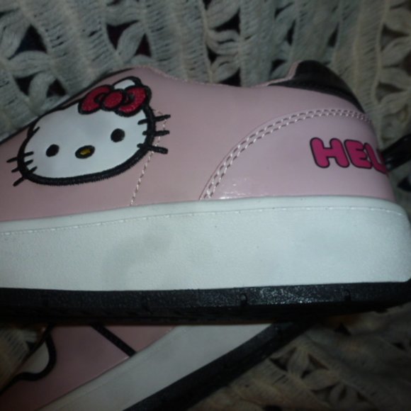 NEW- Hello Kitty by Sanrio Women's Pink Casual Court Sneakers sz10 - Picture 4 of 12